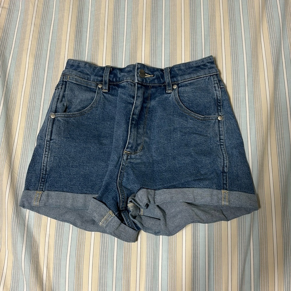 Wrangler High-waisted jean shorts